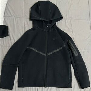 Nike Tech XL big kids Black Performance Jacket